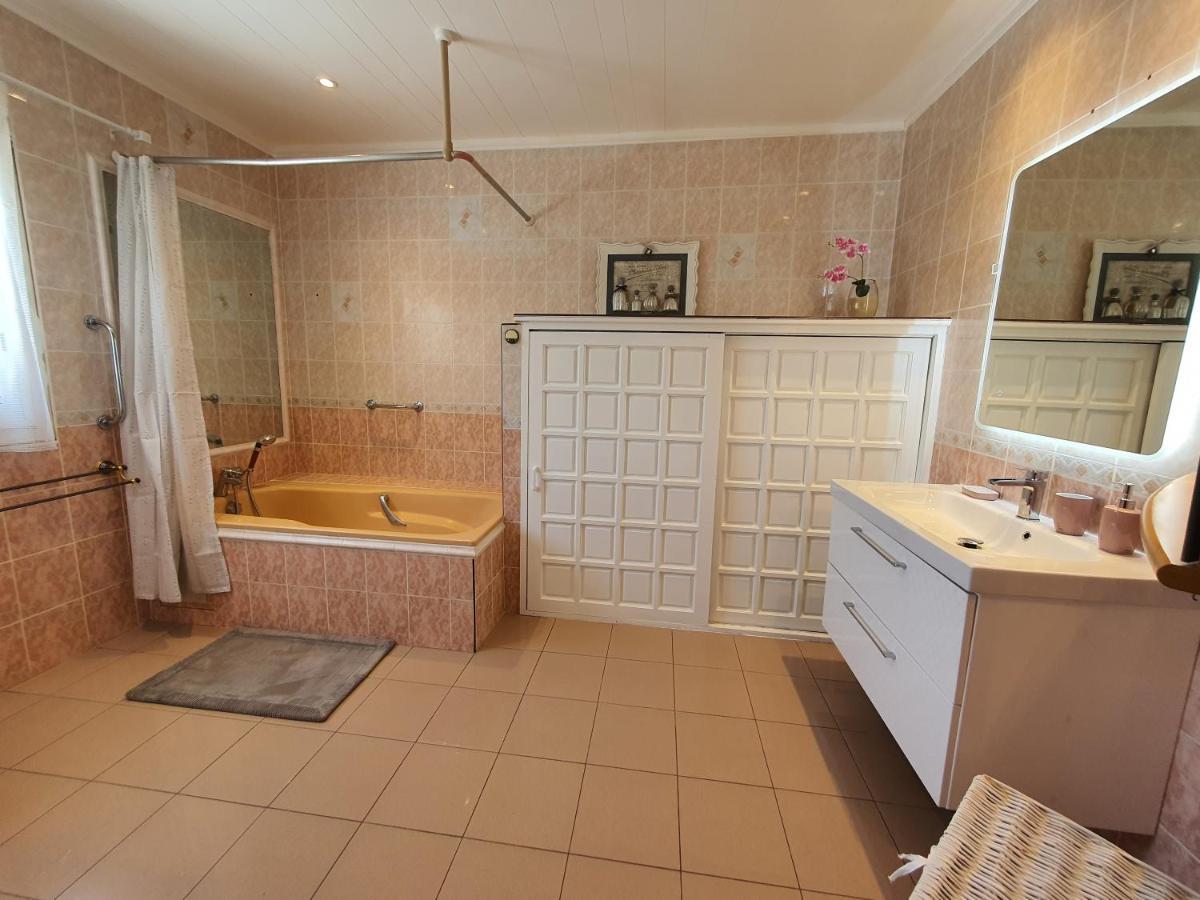 LA VILLA ROSAYA - Piscine Jacuzzi Saint Pierre Esterno foto