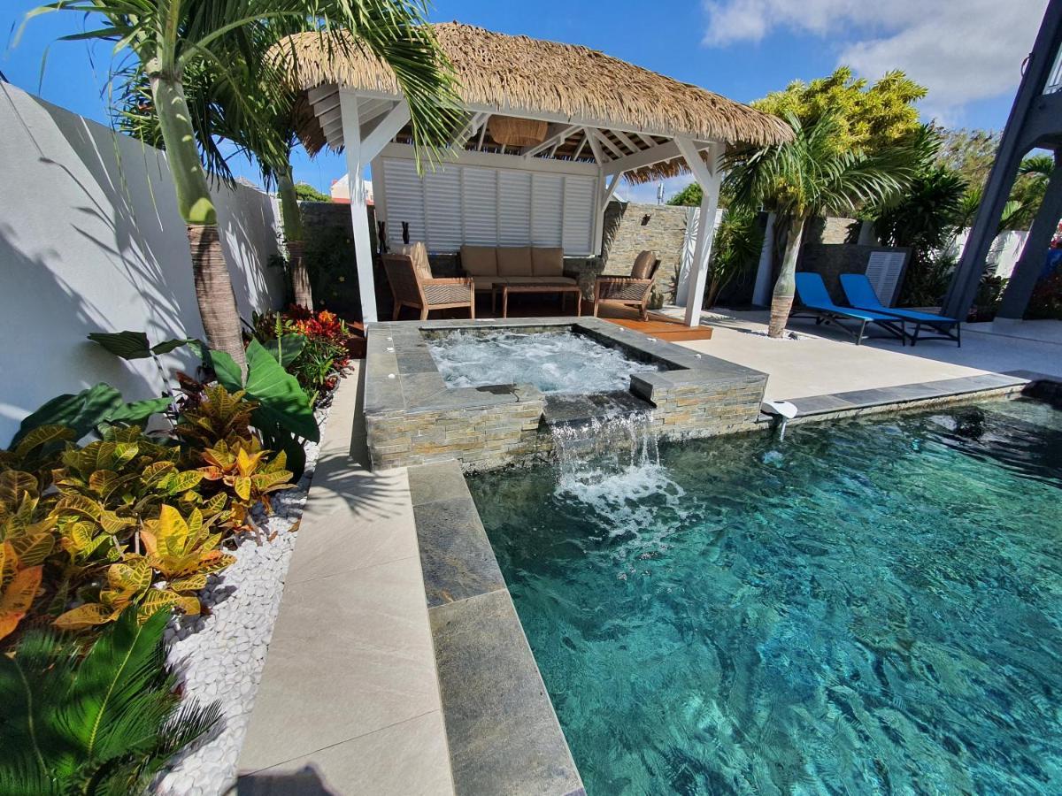 LA VILLA ROSAYA - Piscine Jacuzzi Saint Pierre Esterno foto